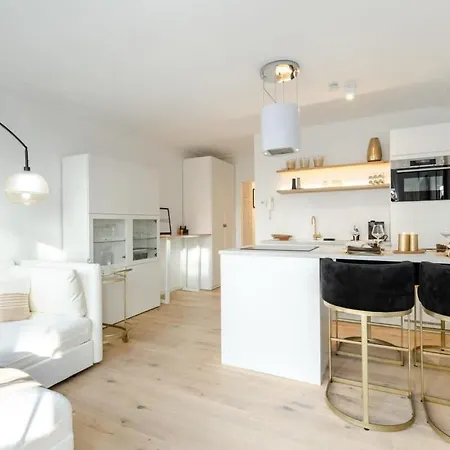 Lägenhet Stylish With Cosy Fireplace Near The Sea *
