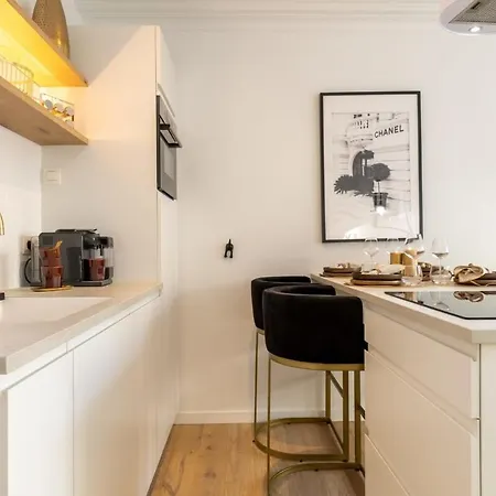 Stylish With Cosy Fireplace Near The Sea *