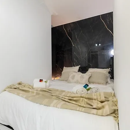 Stylish With Cosy Fireplace Near The Sea Apartment *