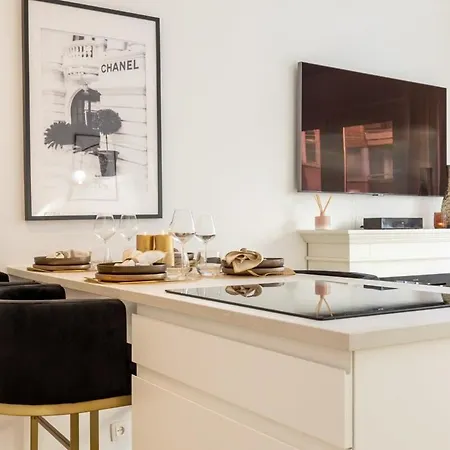 Apartment Stylish With Cosy Fireplace Near The Sea