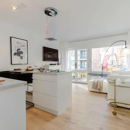 Stylish With Cosy Fireplace Near The Sea *